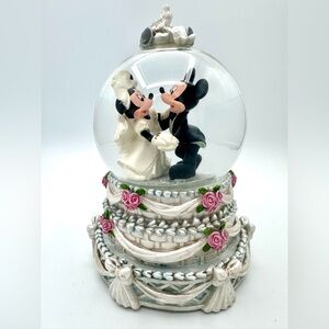 Disney Mickey Minnie Wedding Cake Musical Snow Globe